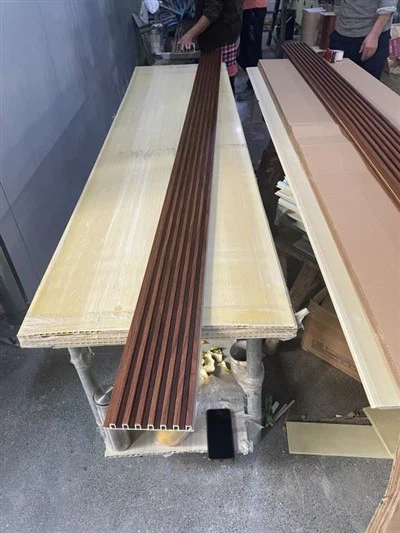 แผงตกแต่งร่อง WPC ภายใน