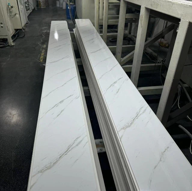 แผงติดผนังพีวีซีในร่ม